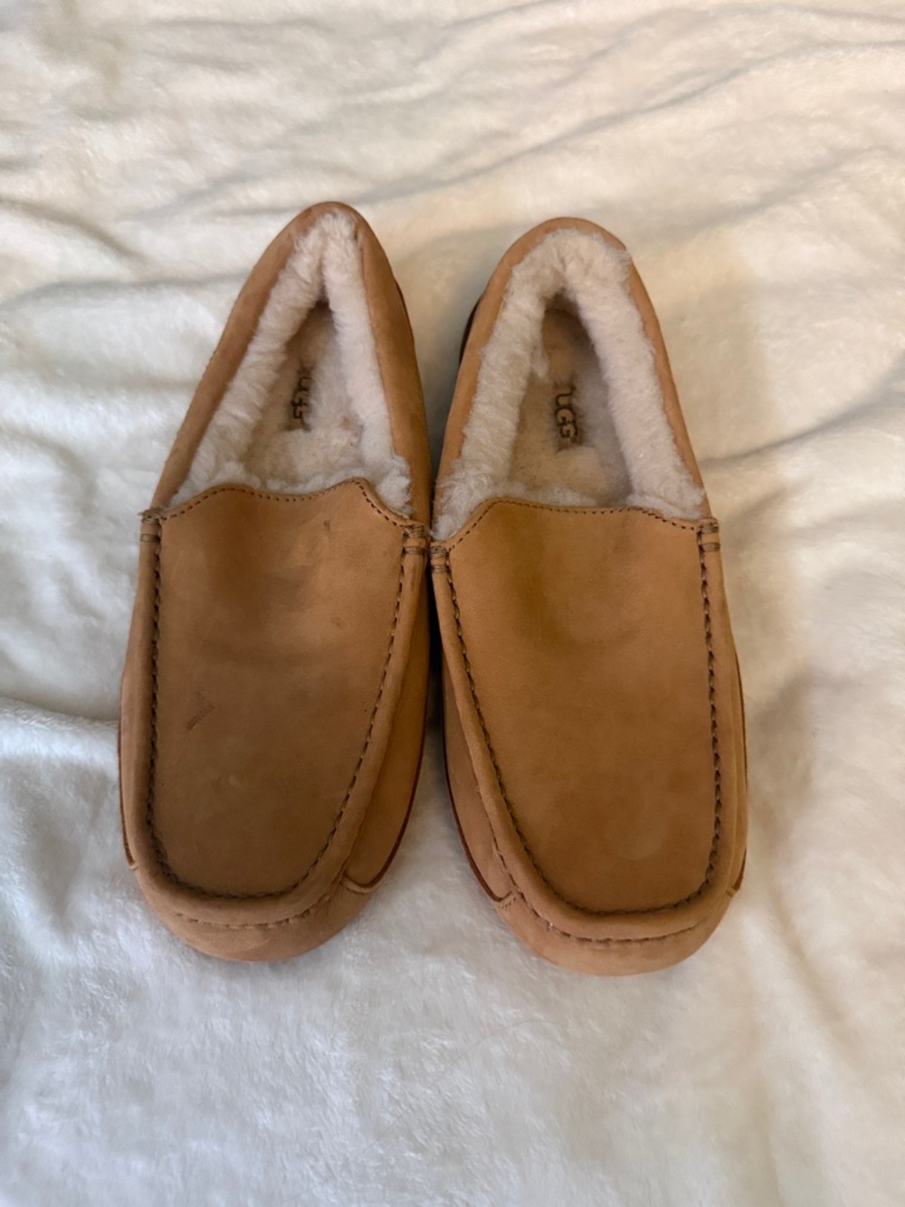 UGG Men's Chestnut/Tan Sheepskin-Lined Slip-On Moccasins